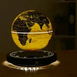 Science Gadgets verlicht die een globe met geïntegreerde klok weergeeft, ideaal voor interieurdecoratie en wetenschapsliefhebbers.