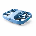 Lichte quadcopter drone voor luchtfotografie, surveillance en recreatie, met een blauw plastic frame en zwarte propellers.
