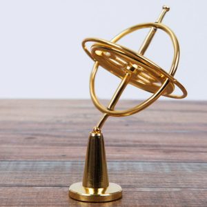 Gouden armillairsfeer voor decoratie of verzameling.