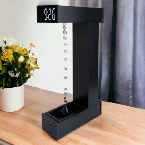 Moderne bureautime met digitale weergave en hangende waterdruppels, ideaal voor bureau- of wetenschappelijke decoratie.